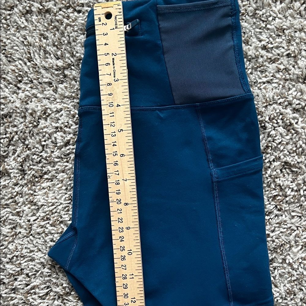 Like New! Oiselle Blue Teal Leggings with Mesh Panel Pockets in Size 4 - Picture 11 of 14